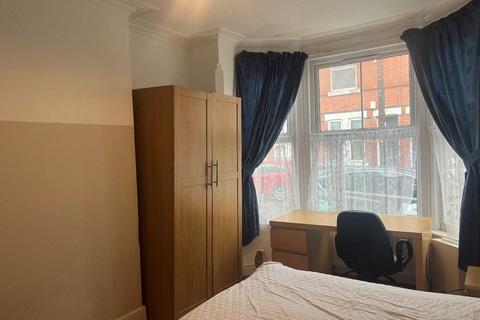 1 bedroom in a house share to rent, 25 Birrell Road Forest Fields