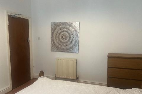 1 bedroom in a house share to rent, 25 Birrell Road Forest Fields