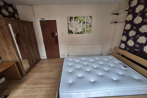 1 bedroom in a house share to rent, 25 Birrell Road Forest Fields