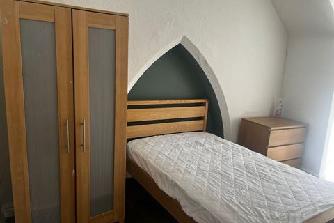 1 bedroom in a house share to rent, 25 Birrell Road Forest Fields