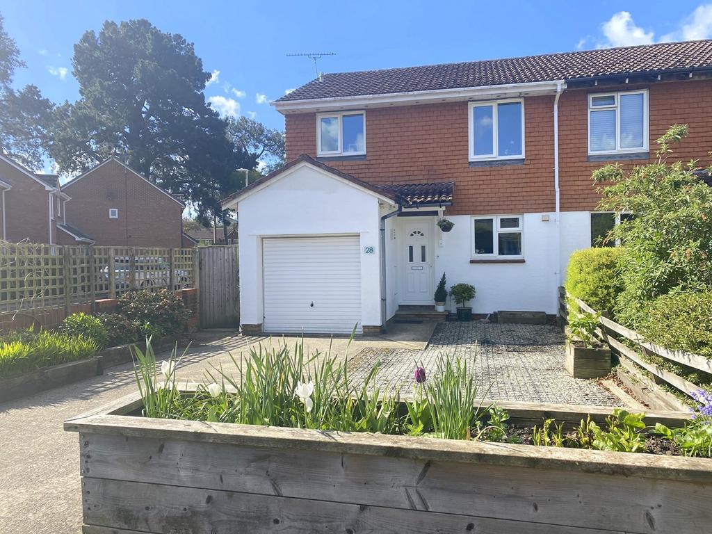 Meadowsweet Road, Poole, BH17 4 bed semidetached house £365,000