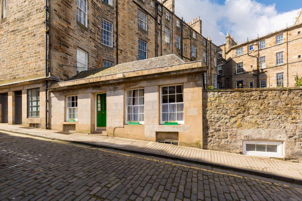 4 Gloucester Lane, Edinburgh, EH3 6ED 2 bed end of terrace house £350,000