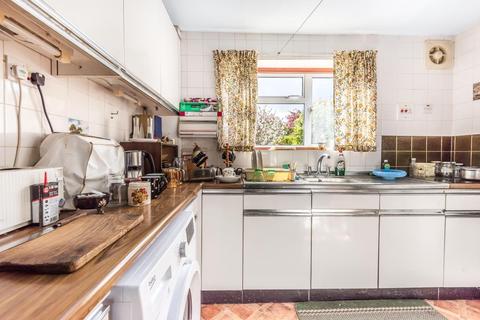 31 Cedar Close, Bagshot, GU19 5AB