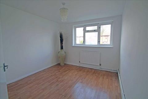 2 bedroom apartment to rent, Ellis Road