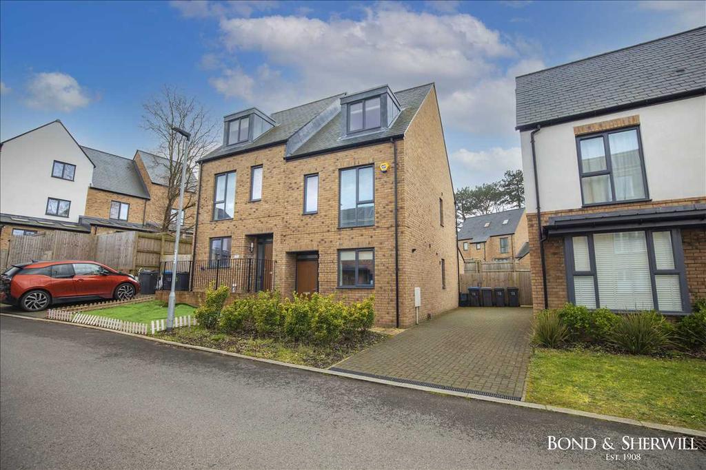 Cane Hill 3 bed townhouse £1,800 pcm (£415 pw)