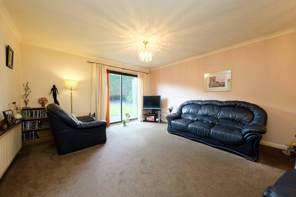 50 Westgate, Mid Calder, LIVINGSTON... 3 bed detached bungalow £190,000