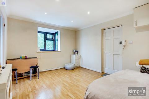2 Hammet Close, Hayes, UB4 9RR