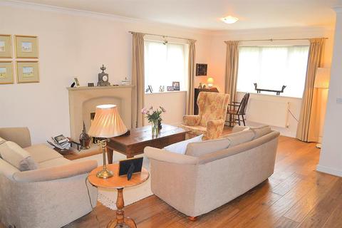 46 Longbridge Road, Lichfield, WS14 9EN