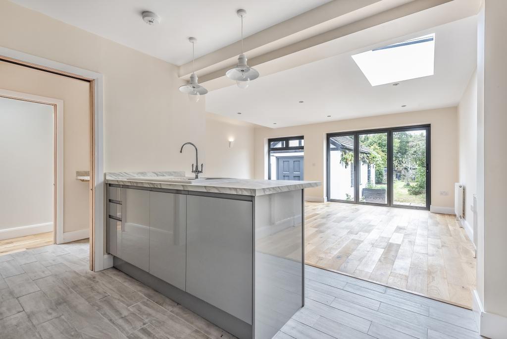 Birch Tree Avenue West Wickham BR4 4 bed house £2,300 pcm (£531 pw)