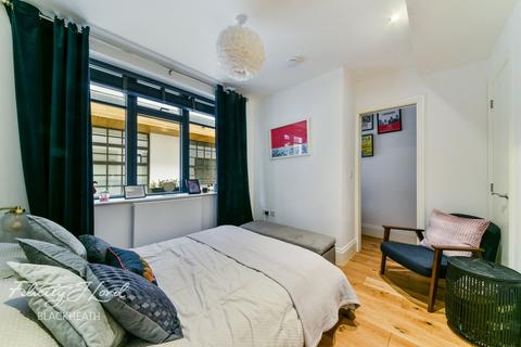 Flat 3, 65 Woodrow, London, SE18 5DH