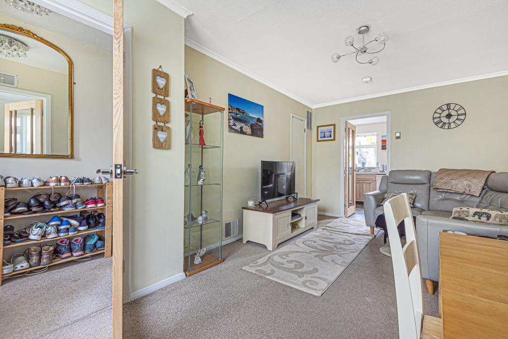Hazlemere, Buckinghamshire, HP15 2 bed terraced house £341,000