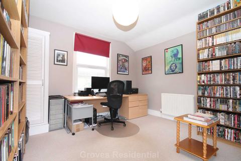 15b Grayham Road, New Malden, KT3 5HR