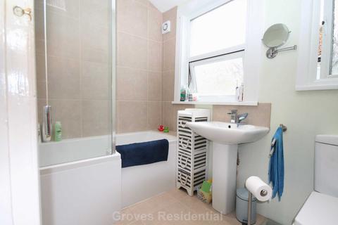 15b Grayham Road, New Malden, KT3 5HR