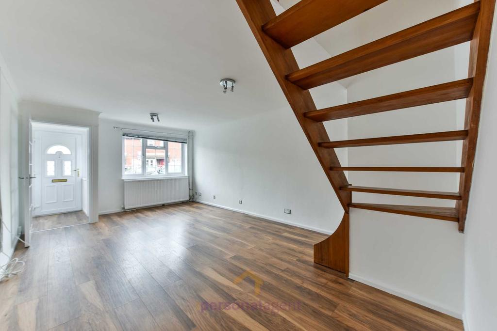 Hawthorne Place, Epsom 2 bed terraced house £1,450 pcm (£335 pw)