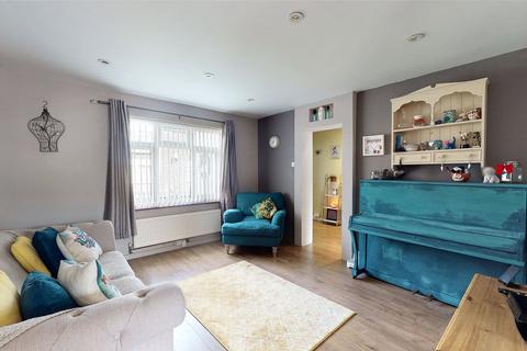 5 Braybrooke, Basildon, SS14 2AE