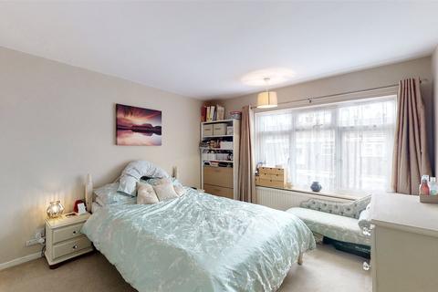 5 Braybrooke, Basildon, SS14 2AE