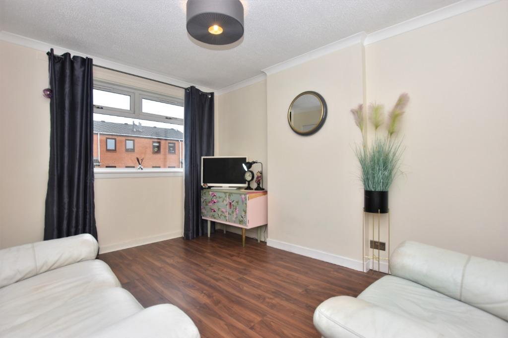 Linwood Court, Cathcart, Glasgow, G44 3JB 2 bed end of terrace house £139,000