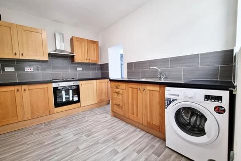 1 bedroom in a house share to rent - School Street, Great Houghton