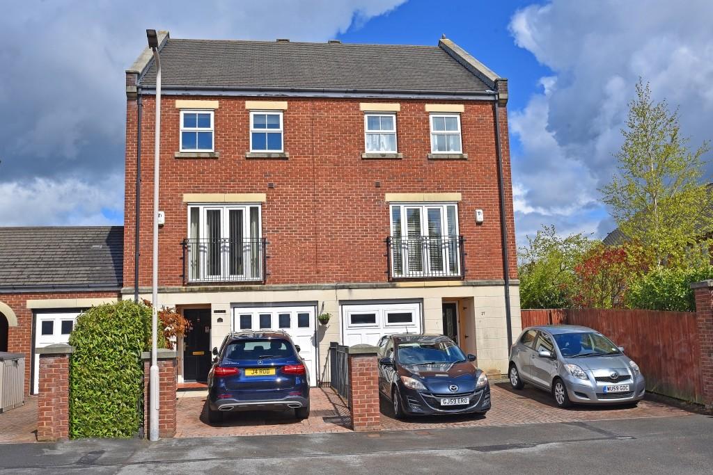 Hutton Gate, Harrogate 4 bed townhouse £390,000