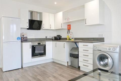3 bedroom flat to rent, London Road, Gloucester