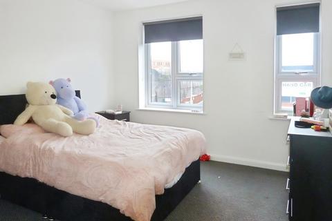 3 bedroom flat to rent, London Road, Gloucester