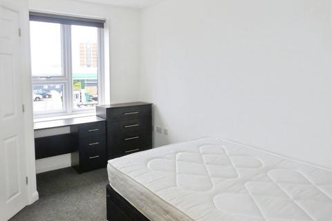 3 bedroom flat to rent, London Road, Gloucester