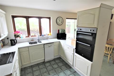 27 Fairfield, Sampford Peverell, Tiverton, EX16 7DE