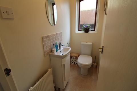 27 Fairfield, Sampford Peverell, Tiverton, EX16 7DE