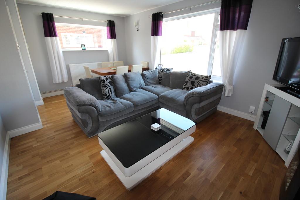 Beech grove, Warminster 3 bed semidetached house £275,000