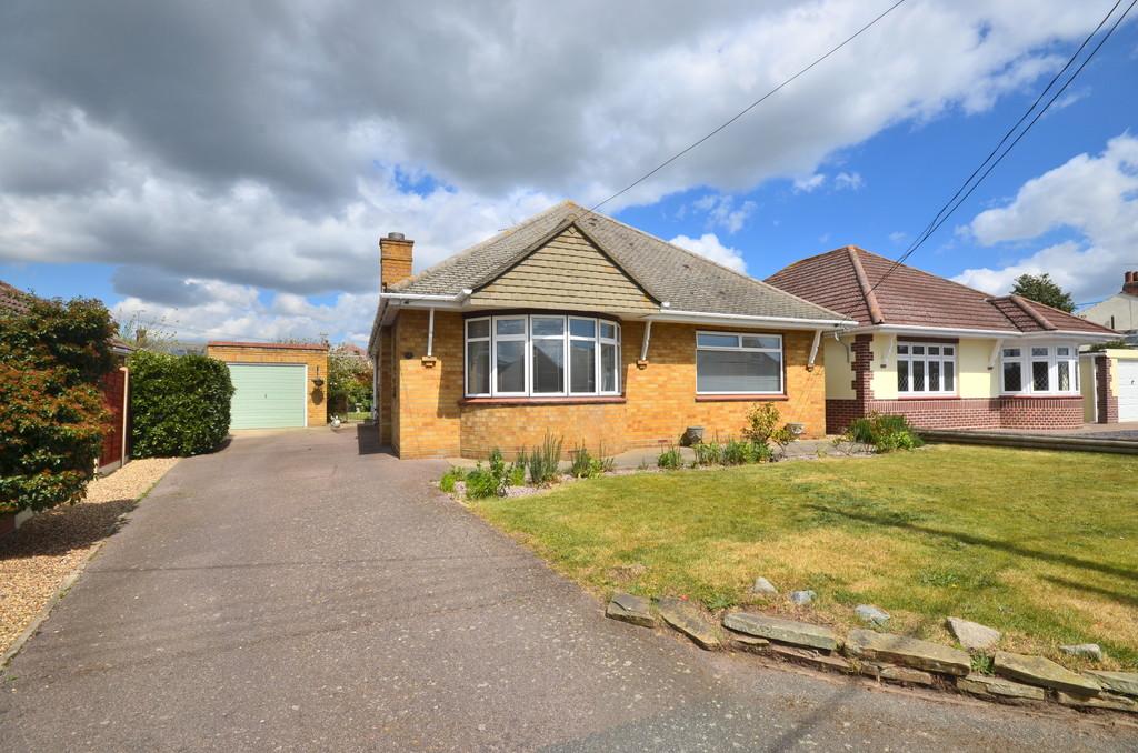 Albert Road, Brightlingsea, CO7 0NB 2 bed detached bungalow - £400,000