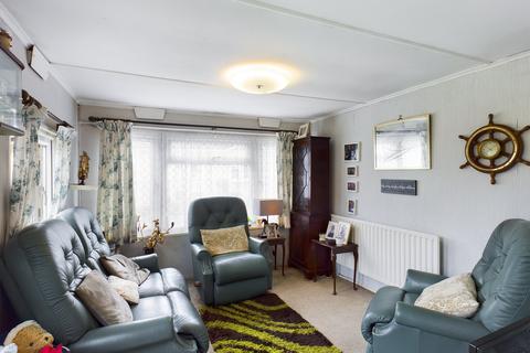 2 bedroom park home for sale - Eastern Avenue, Penton Park, Chertsey, Surrey, KT16