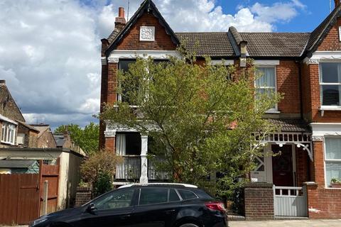 98 Princes Avenue, London, N22 7SA