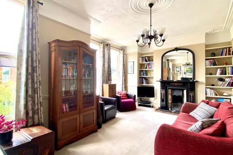 98 Princes Avenue, London, N22 7SA