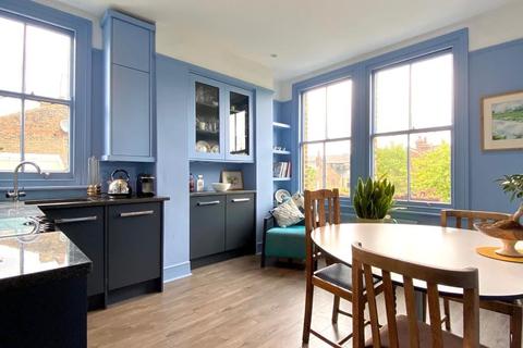 98 Princes Avenue, London, N22 7SA
