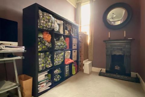 98 Princes Avenue, London, N22 7SA