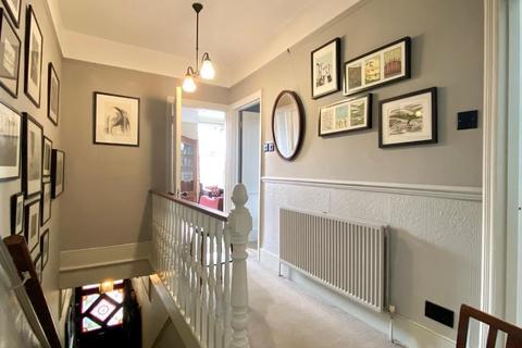 98 Princes Avenue, London, N22 7SA