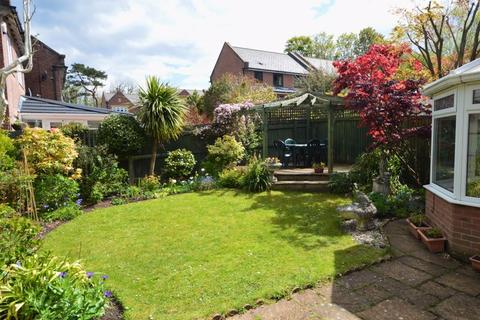 18 Chestnut Drive, Abergavenny, NP7 5JZ