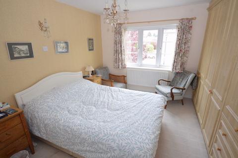 18 Chestnut Drive, Abergavenny, NP7 5JZ