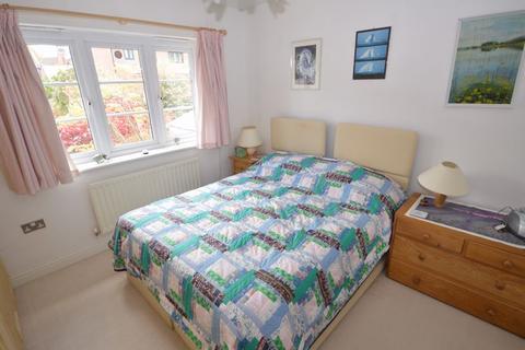 18 Chestnut Drive, Abergavenny, NP7 5JZ
