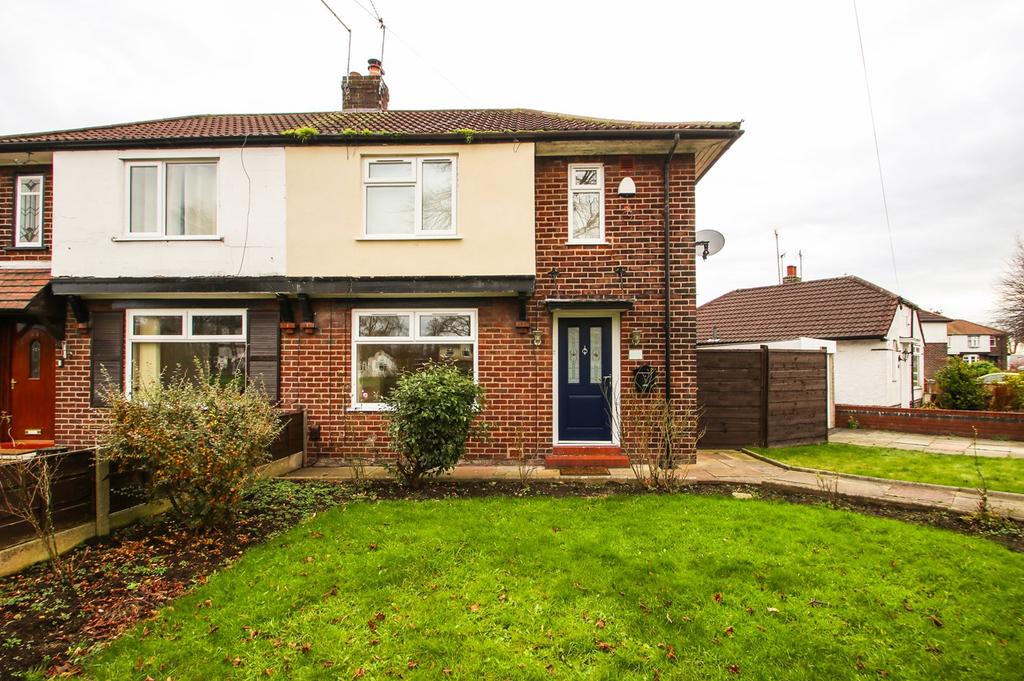 Snowden Avenue, Flixton, Manchester, M41 2 bed semidetached house £