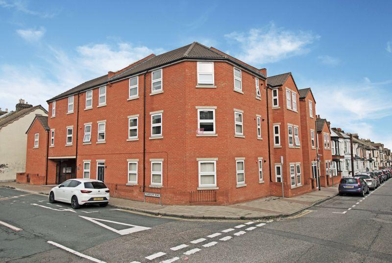 Randolph Road, Gillingham 2 bed apartment £950 pcm (£219 pw)
