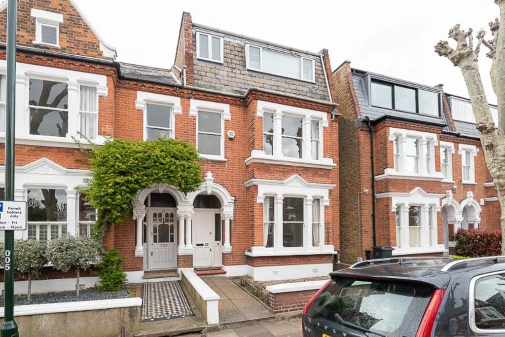 Baronsmead Road 4 bed semidetached house £6,000 pcm (£1,385 pw)