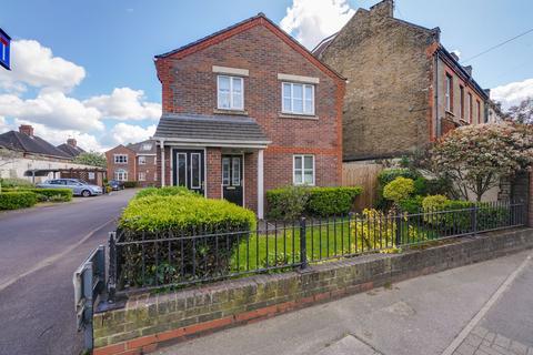 14 Amelia Close, London, W3 8EZ