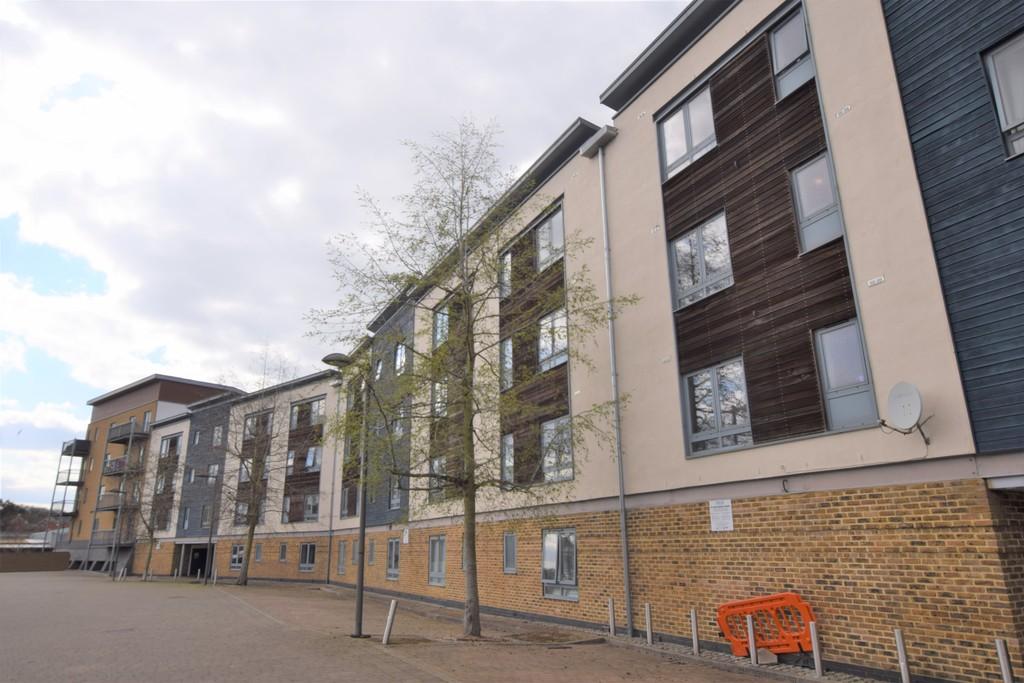 Quayside Drive, Colchester 2 bed apartment to rent £1,100 pcm (£254 pw)