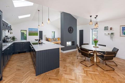 72 Cornmoor Road, Whickham, Newcastle Upon Tyne, NE16 4PY