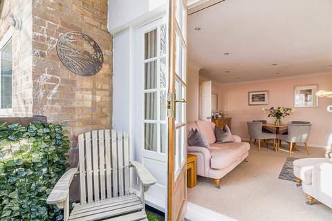 26 Cedar Court, Epping, CM16 4HL