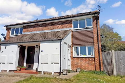 35 Tudor Walk, Leatherhead, KT22 7HX