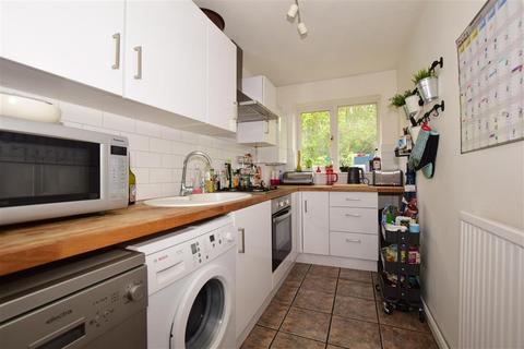35 Tudor Walk, Leatherhead, KT22 7HX