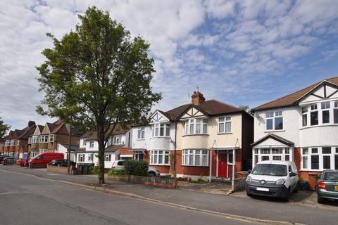 40 Lynwood Drive, Worcester Park, KT4 7AB