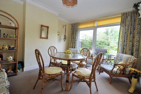 40 Lynwood Drive, Worcester Park, KT4 7AB